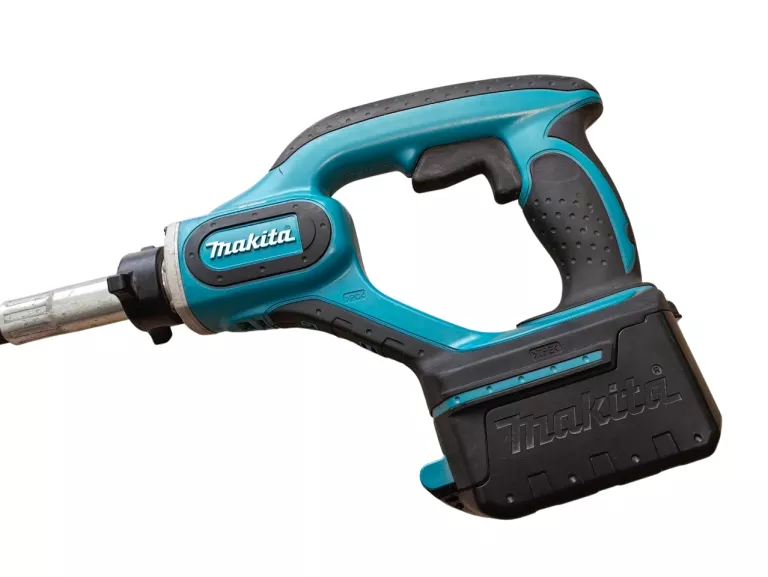 ZAGĘSZCZACZ WIBRATOR DO BETONU MAKITA DVR450 18V