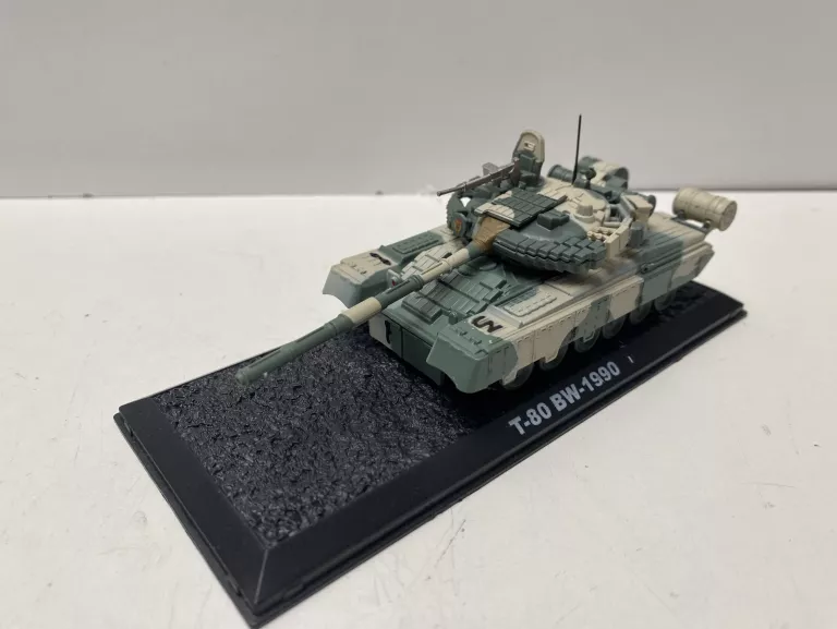 MODEL CZOŁG T-80 BW-1990