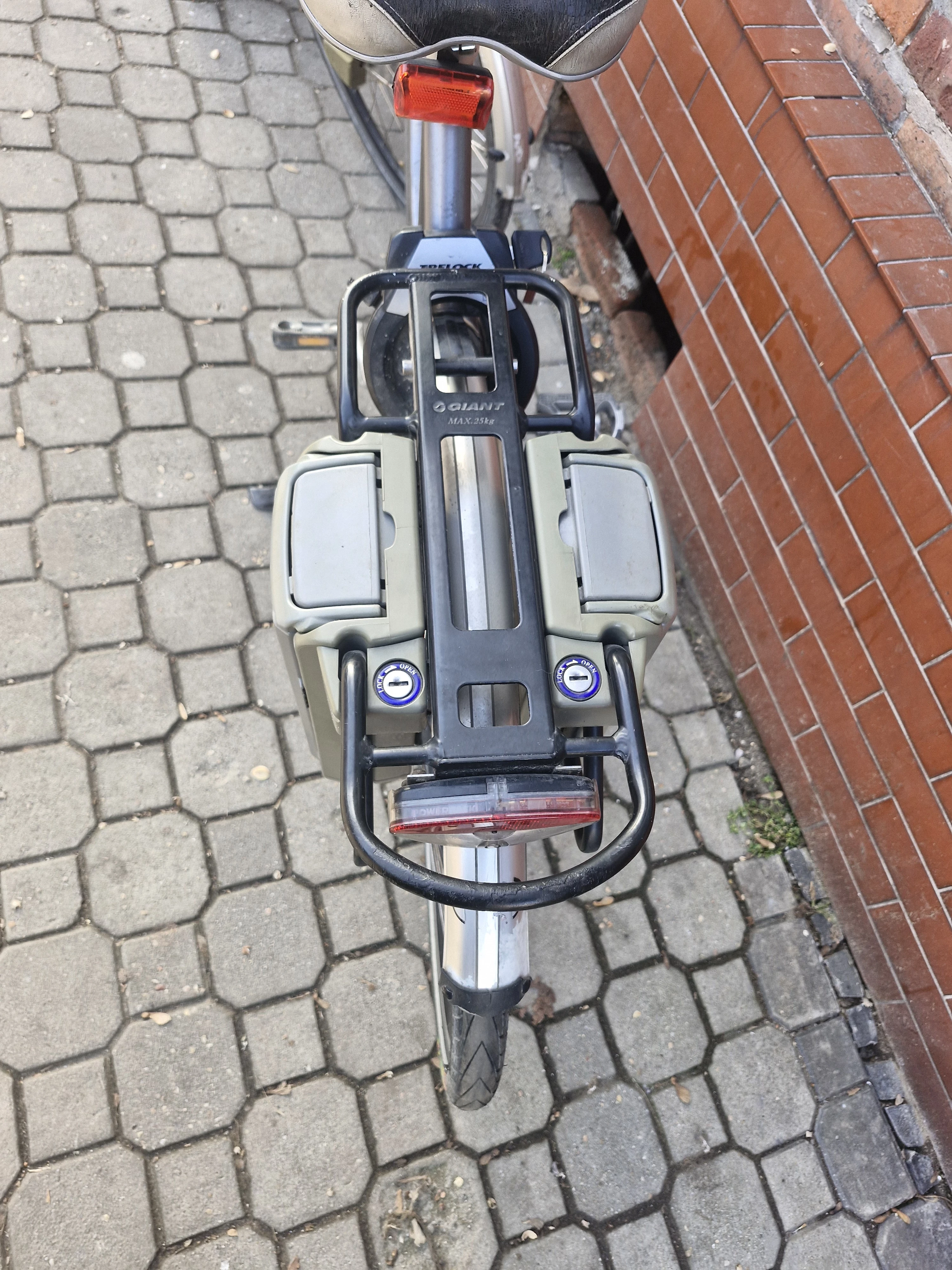 rower-elektryczny-giant-twist-sport-2-baterie-plec-130411-1030181