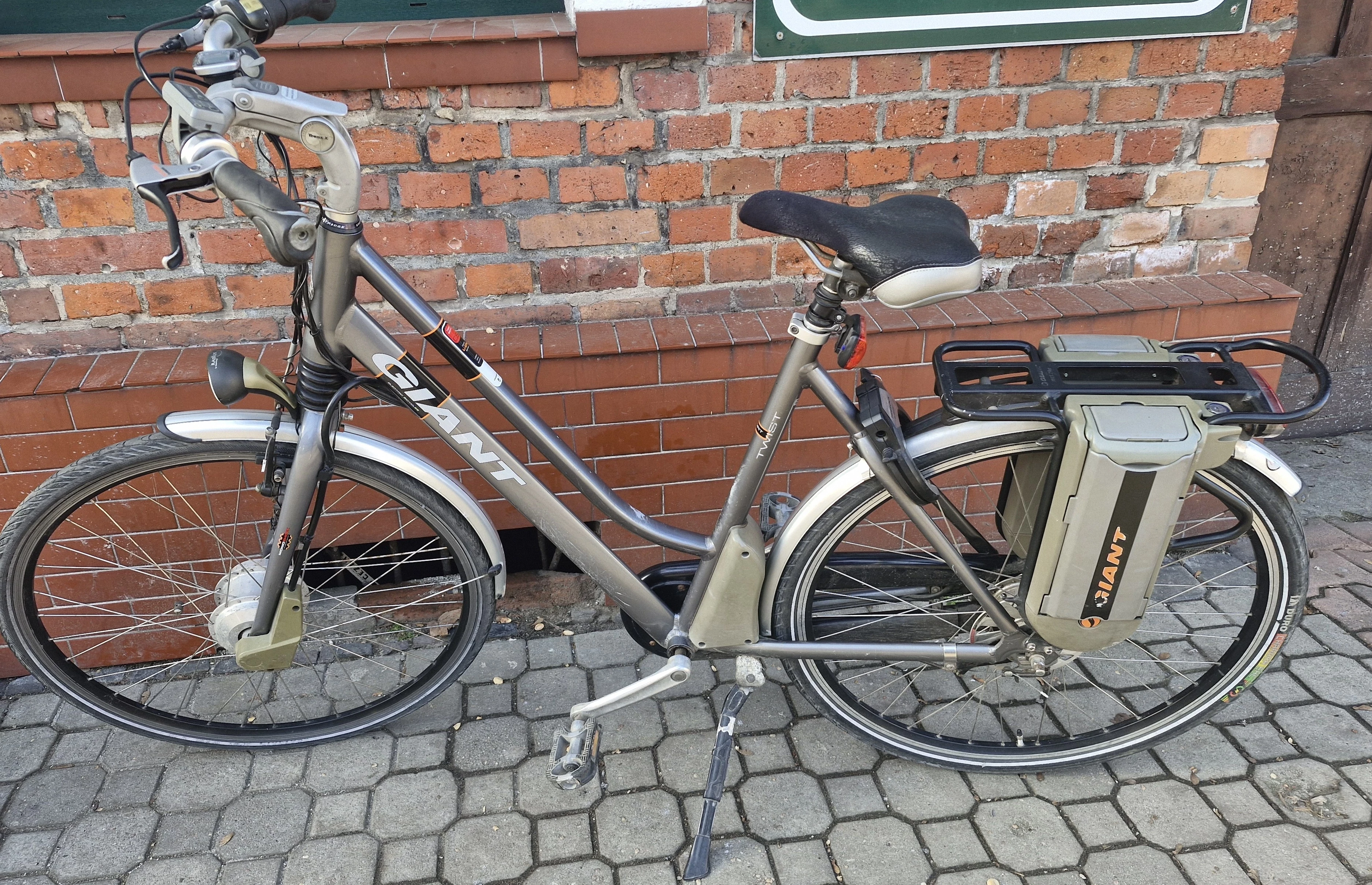 rower-elektryczny-giant-twist-sport-2-baterie-meczennikow-8-radzionkow