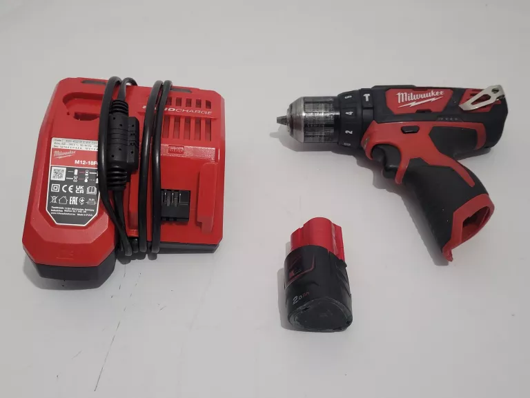 WIERTARKO-WKRĘTARKA AKUMULATOROWA Z UDAREM MILWAUKEE MODEL M12 BPD ZESTAW