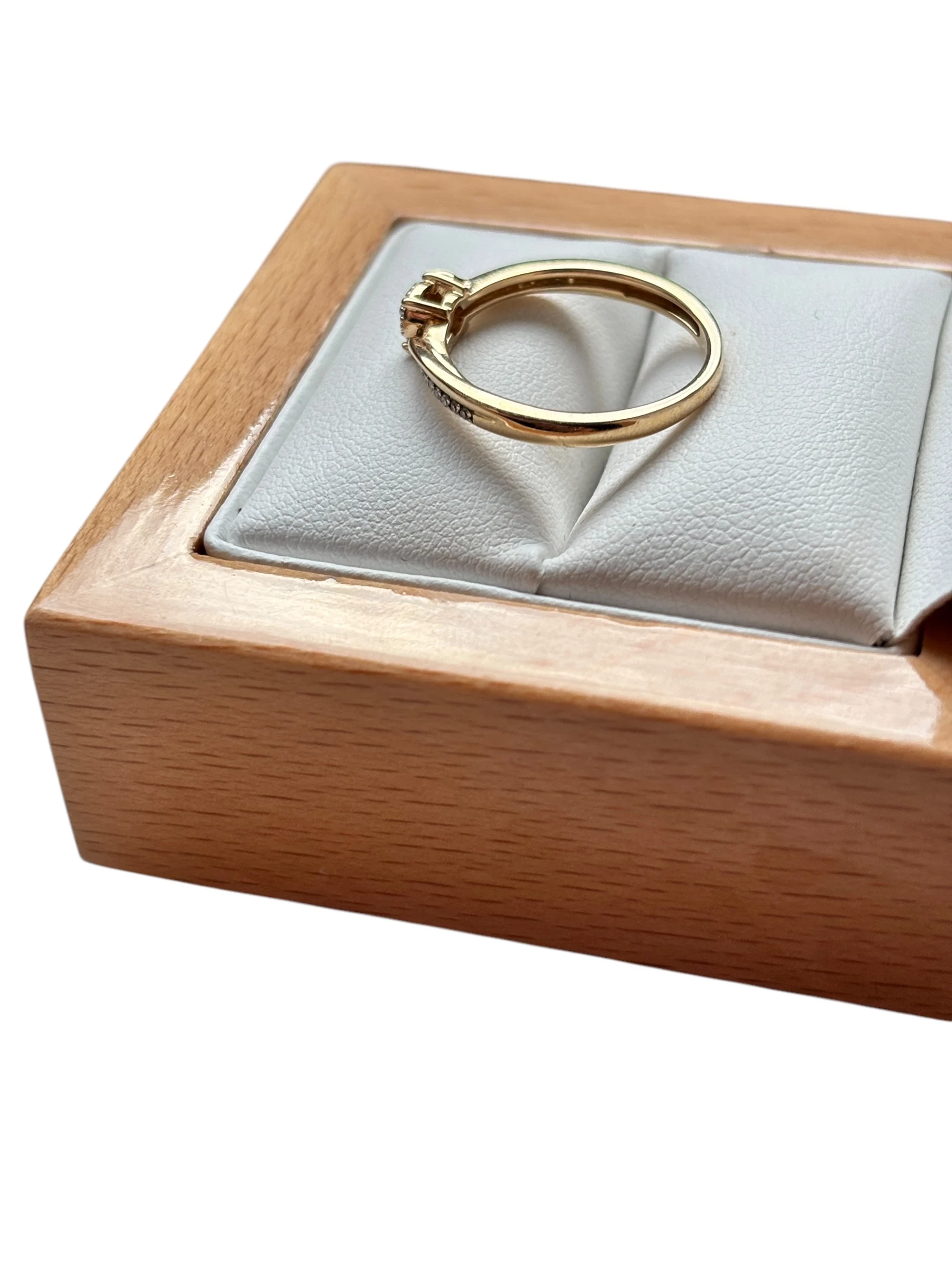 pierscionek-z-diamentami-zloto-585-luksusowy-design-waga-222