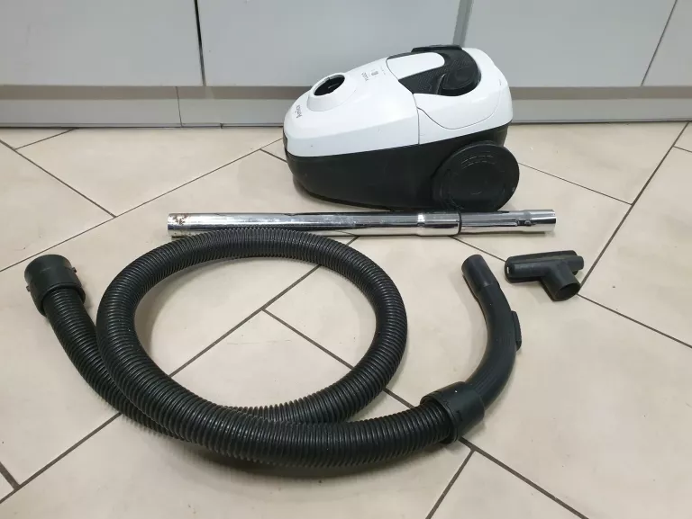 ODKURZACZ AMICA YUGO AKCESORIA 900W