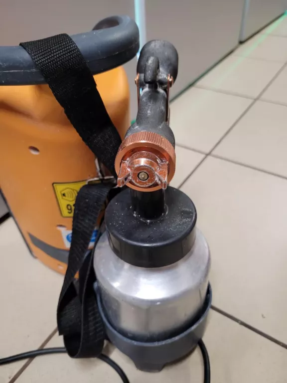 PISTOLET DO MALOWANIA Z KOMPRESOREM GEKO G01143