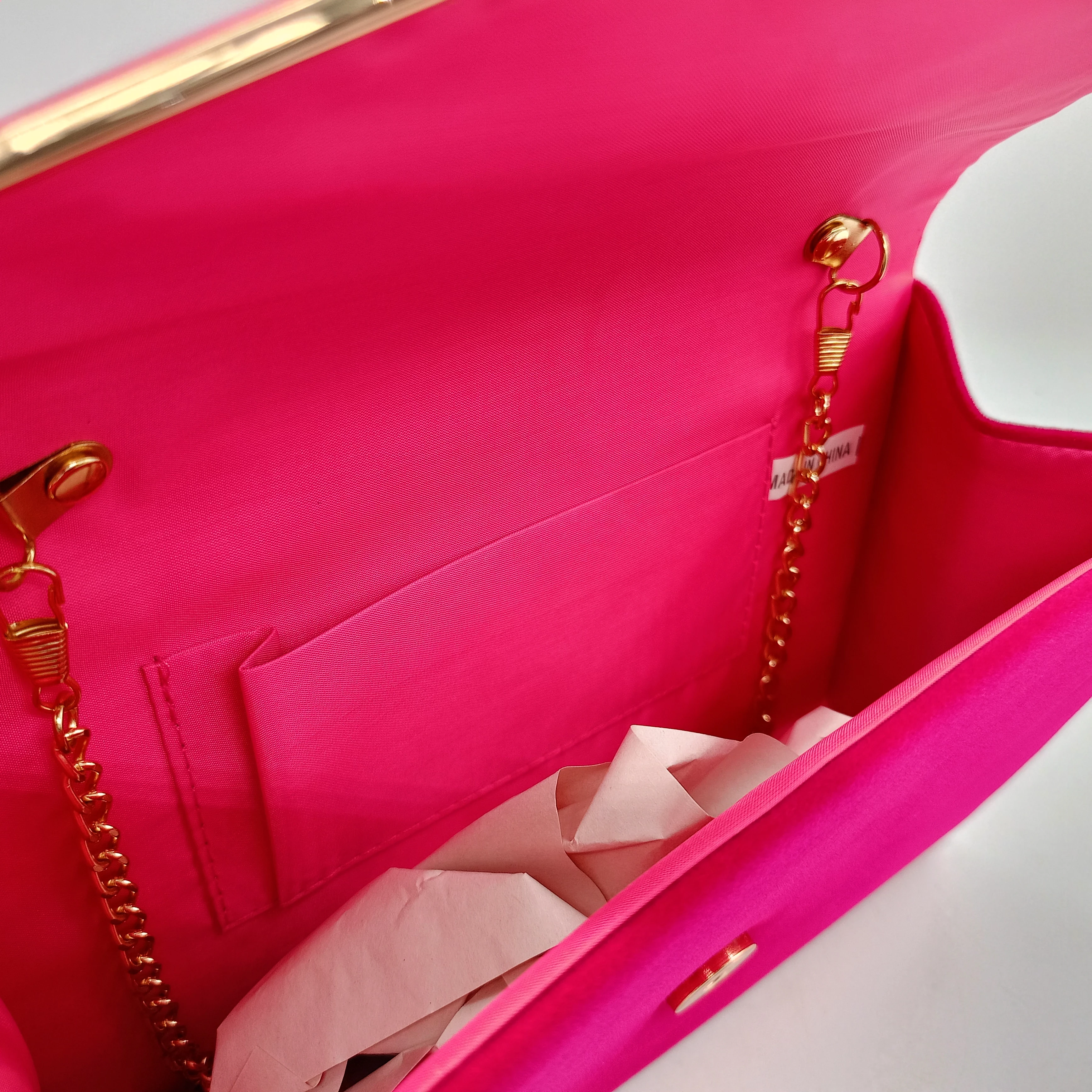 zamszowa-kopertowka-fuksja-material-dominujacy-203885-218285