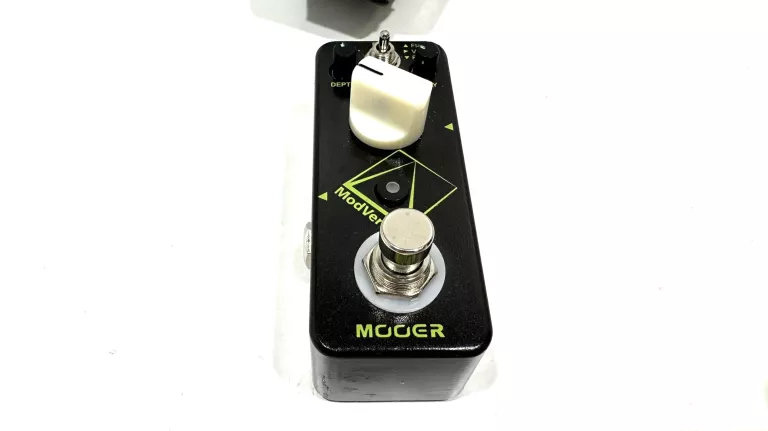EFEKT MOOER MODVERB MRV4