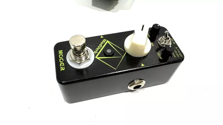 EFEKT MOOER MODVERB MRV4