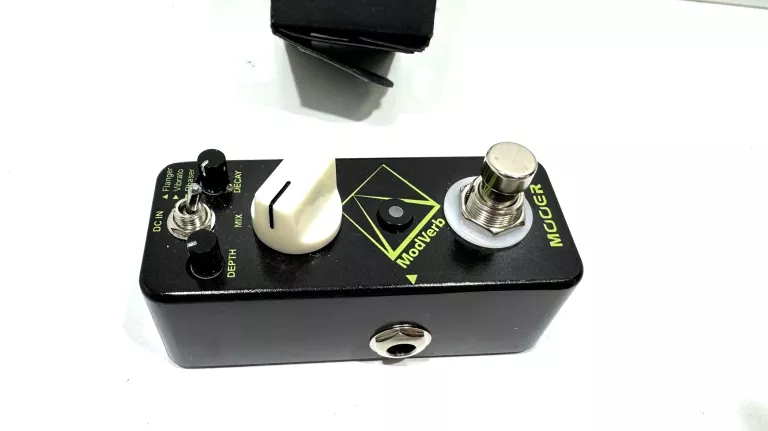 EFEKT MOOER MODVERB MRV4