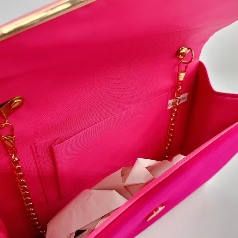 zamszowa-kopertowka-fuksja-material-dominujacy-203885-218285