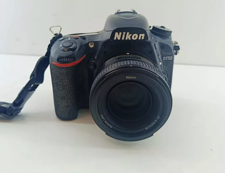 LUSTRZANKA NIKON D750 BODY OBIEKTYW NIKON 50MM
