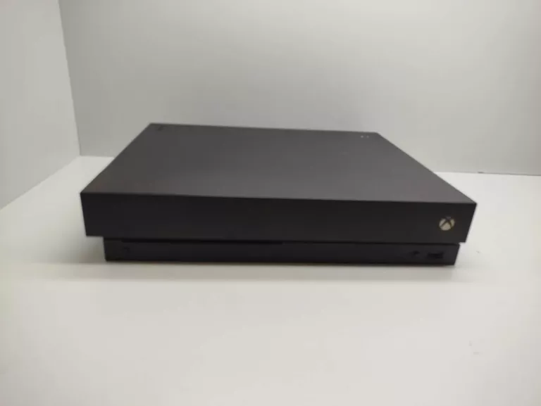 KONSOLA XBOX ONE X 1787 GRA GTA 1 TB