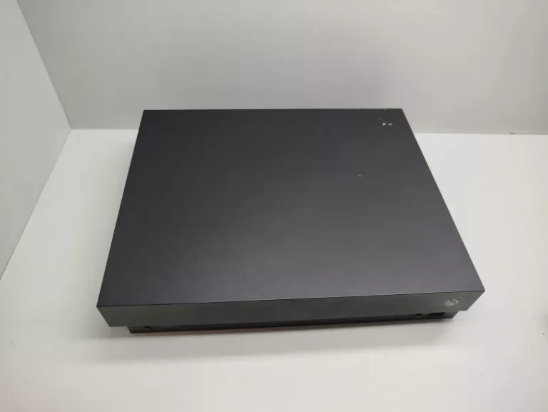 KONSOLA XBOX ONE X 1787 GRA GTA 1 TB