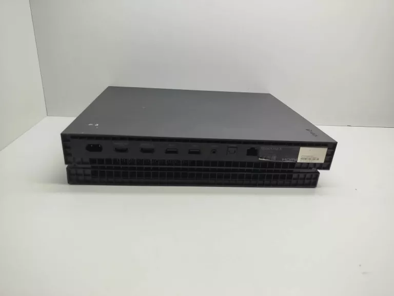 KONSOLA XBOX ONE X 1787 GRA GTA 1 TB