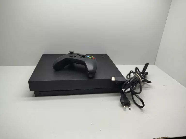 KONSOLA XBOX ONE X 1787 GRA GTA 1 TB