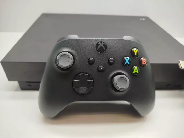 KONSOLA XBOX ONE X 1787 GRA GTA 1 TB