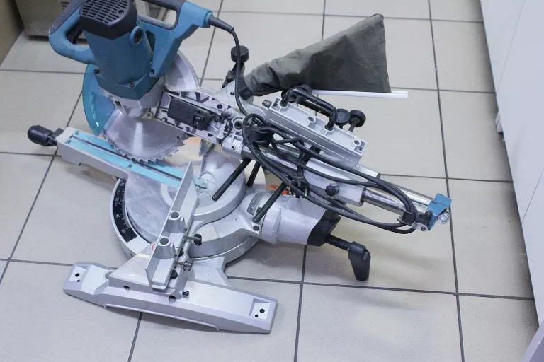 PIŁA UKOŚNICA MAKITA LS1018L