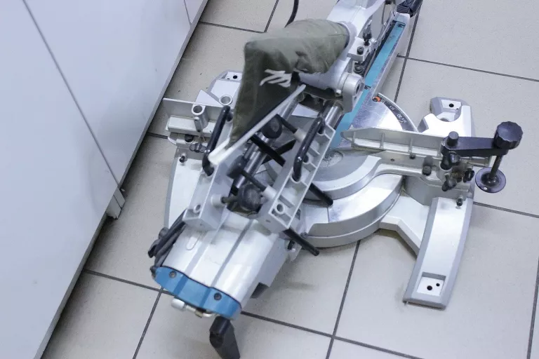 PIŁA UKOŚNICA MAKITA LS1018L