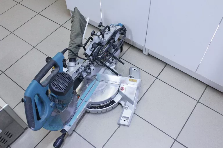 PIŁA UKOŚNICA MAKITA LS1018L