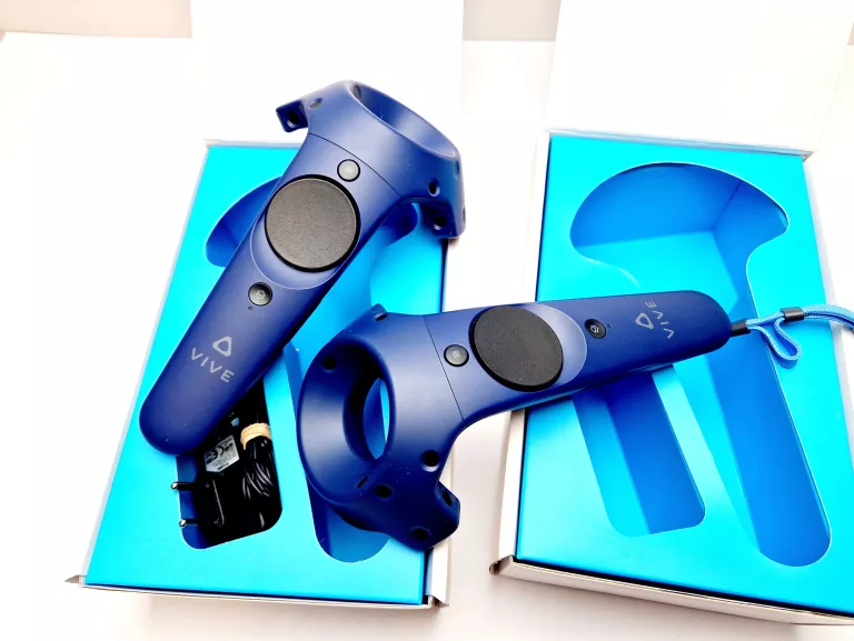 GOGLE OKULARY VR HTC VIVE PRO + DWA KONTROLERY + STACJA