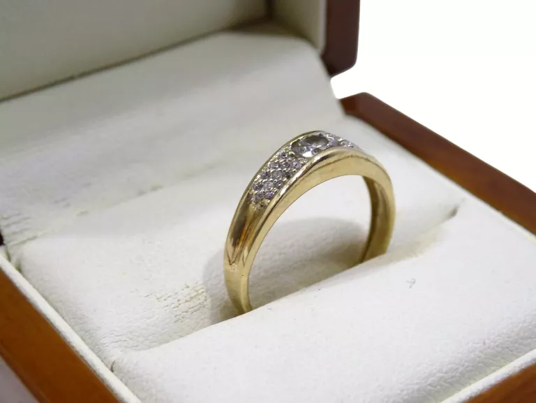 ZŁOTY  PIERŚCIONEK OKOŁO 1,71G PR 333