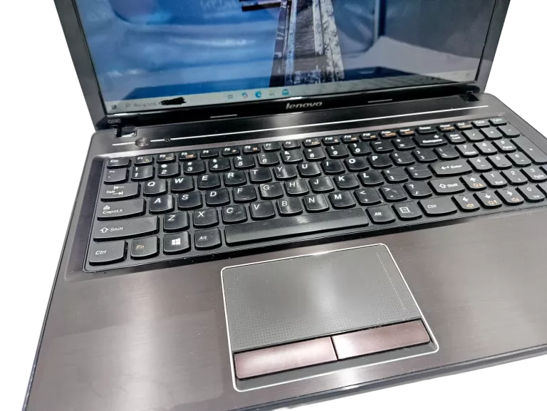 LAPTOP LENOVO G580 15,6 " INTEL PENTIUM 4/128 GB OPIS