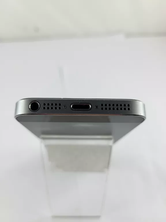 TELEFON IPHONE 5S 16GB RYSY NA EKRANIE