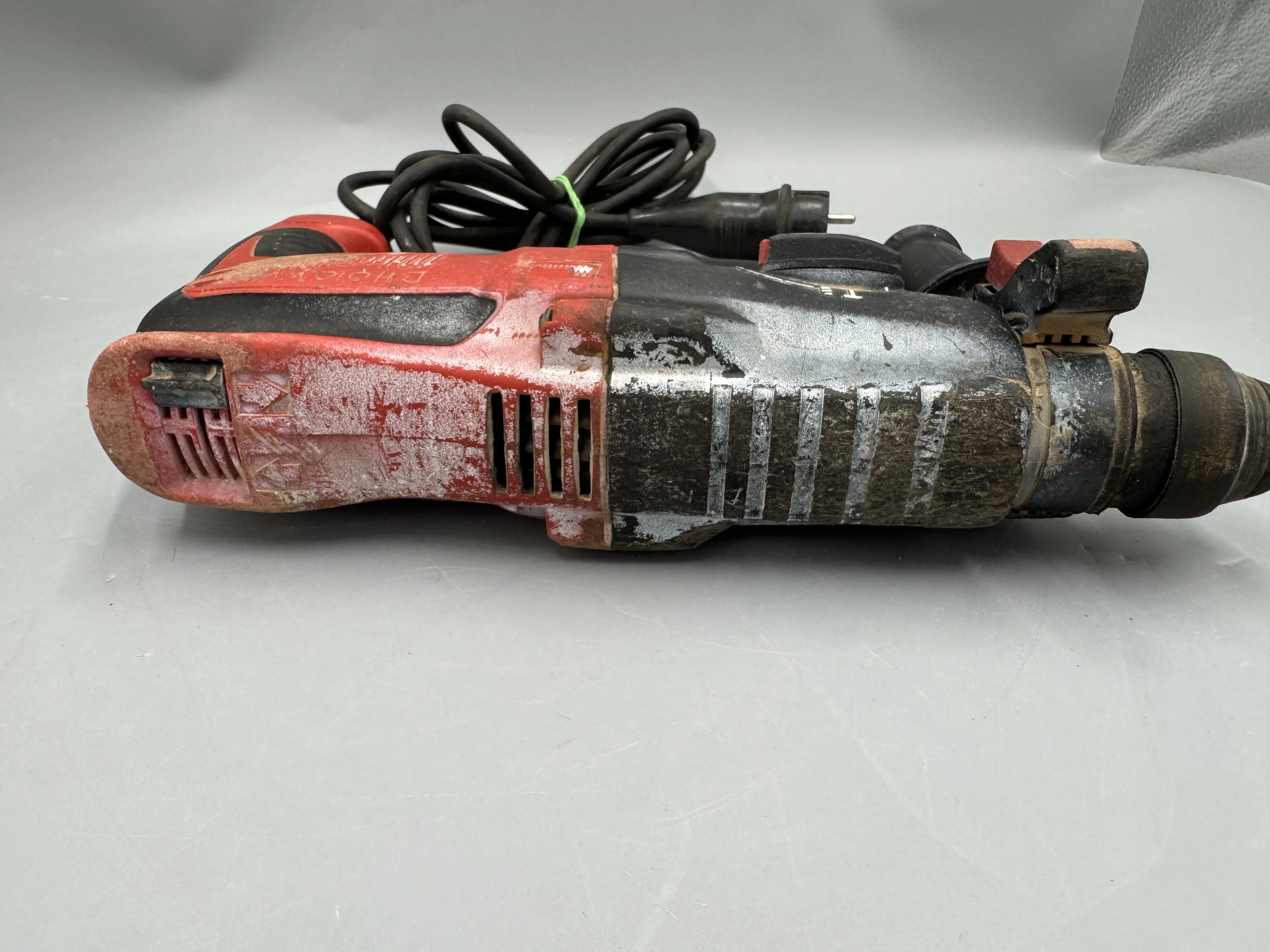 mlotowiertarka-milwaukee-ph-26-t-energia-udaru-24