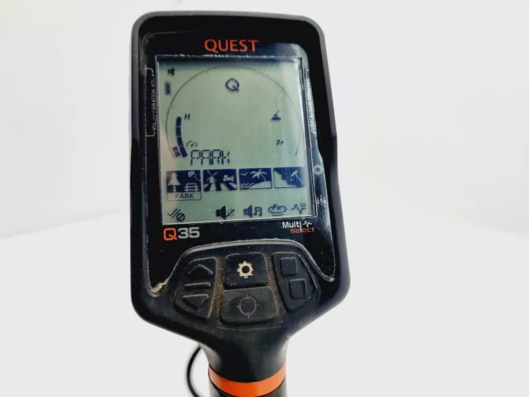 QUEST Q35 WODOSZCZELNY WYKRYWACZ METALI