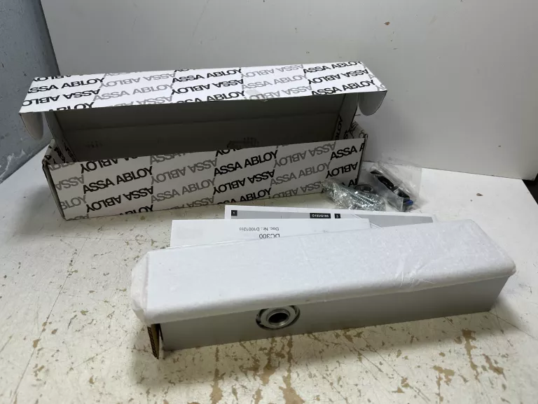 SAMOZAMYKACZ ASSA ABLOY DC300 Z RAMIENIEM SREBRNY