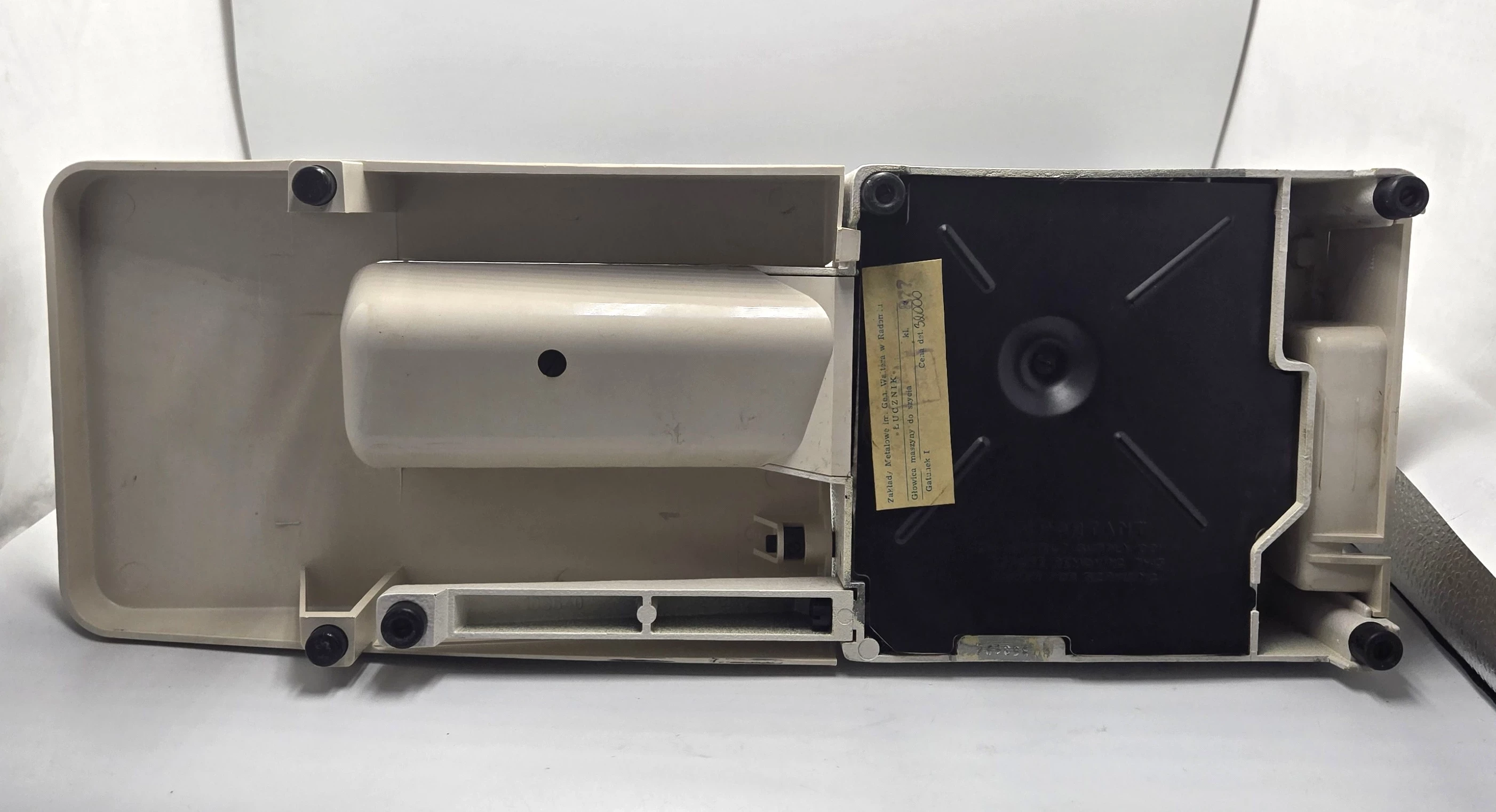 maszyna-do-szycia-lucznik-877-kolor-dominujacy-129357-2