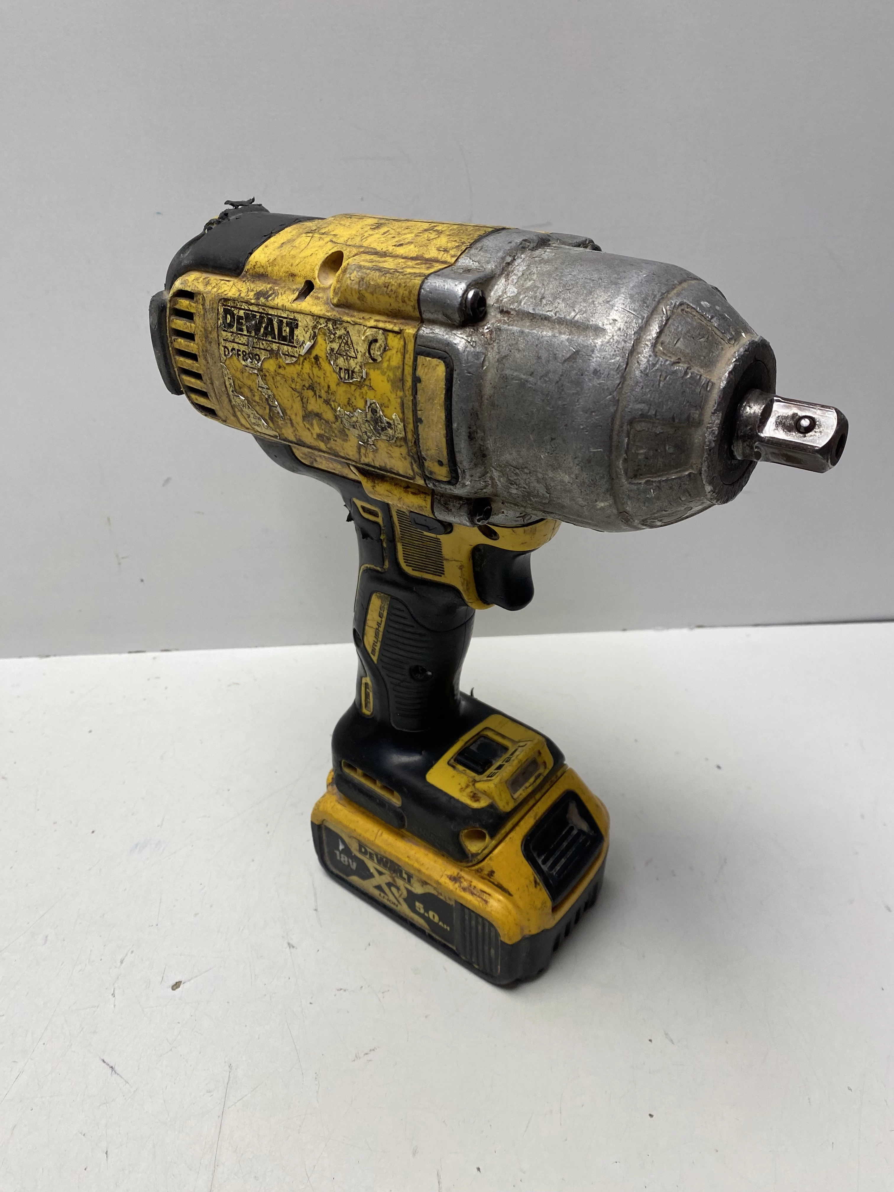 klucz-udarowy-dewalt-dcf899-osiedle-teatralne-3u15-krakow