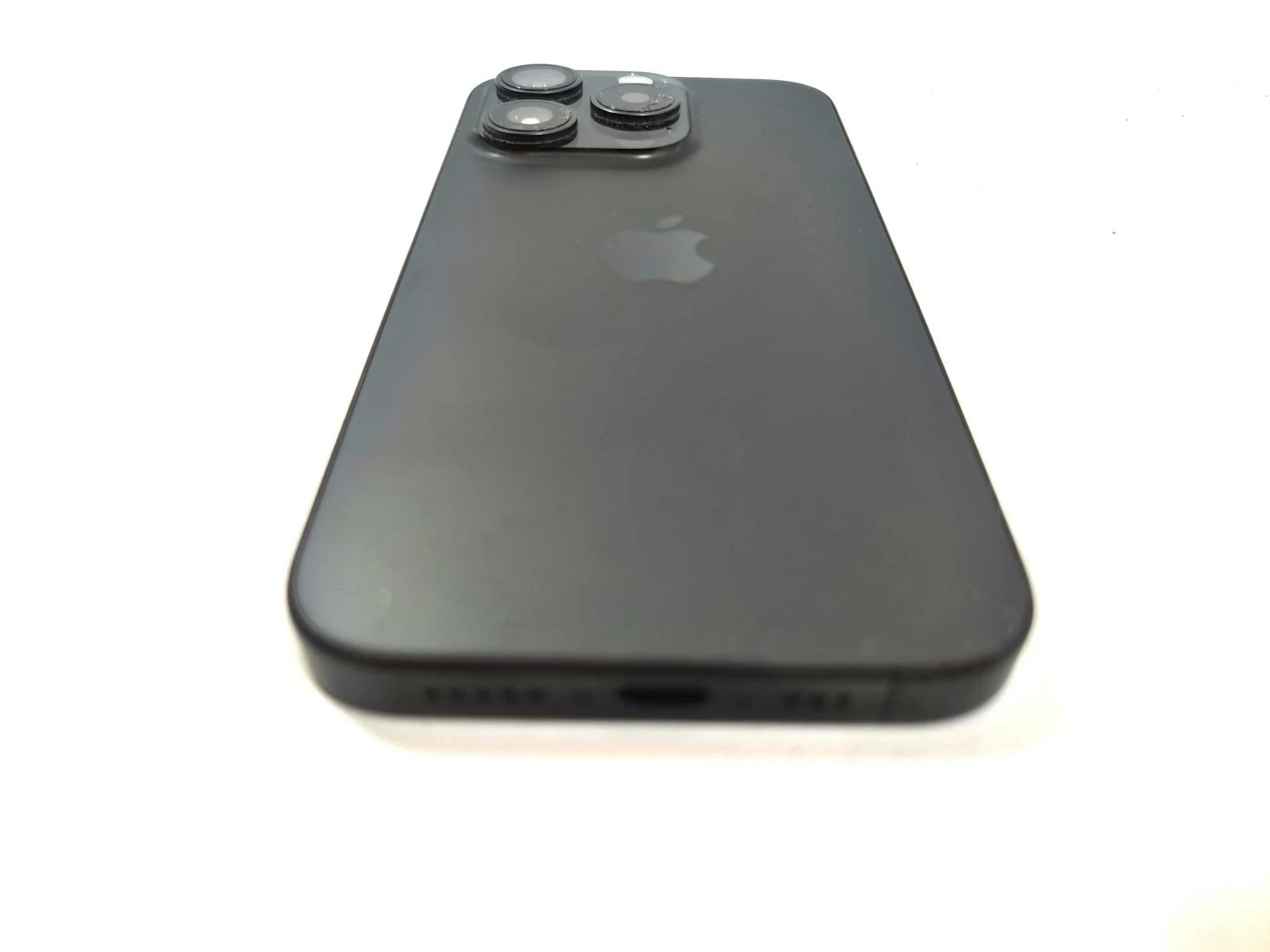 telefon-iphone-15-pro-128gb-100-bat-system-operacyjny-4388-7