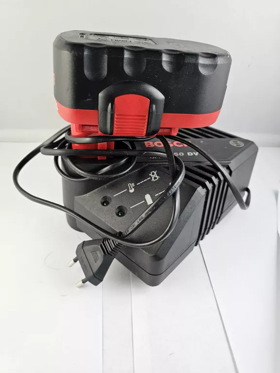 AKUMULATOR BOSCH AL 2450 DV + BOSCH D-70745 18V 2,6AH