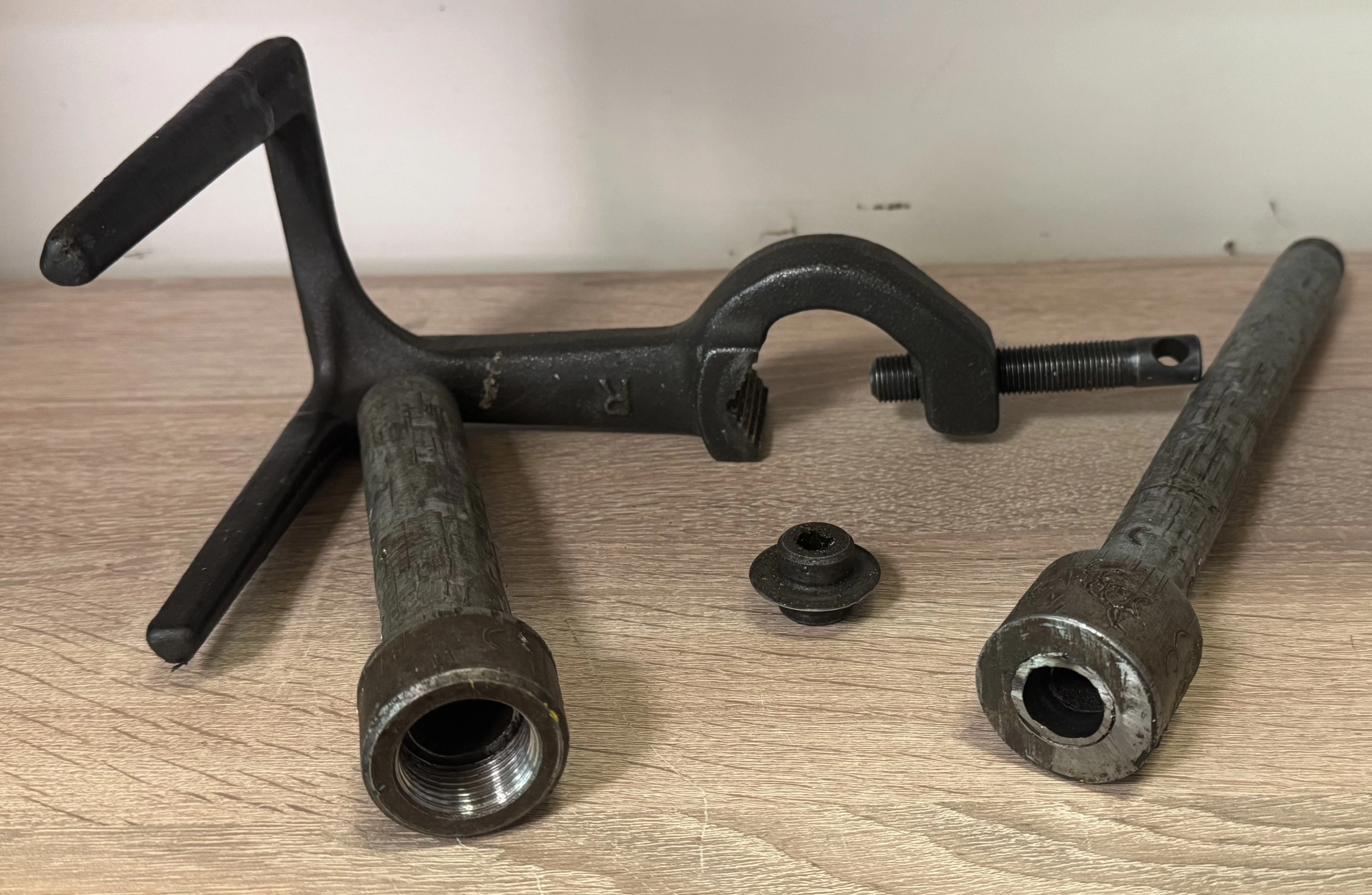 zaciskarka-sieciowa-amigo-rems-z-kompletem-szczek-i-walizka-ean-gtin-4039976088176