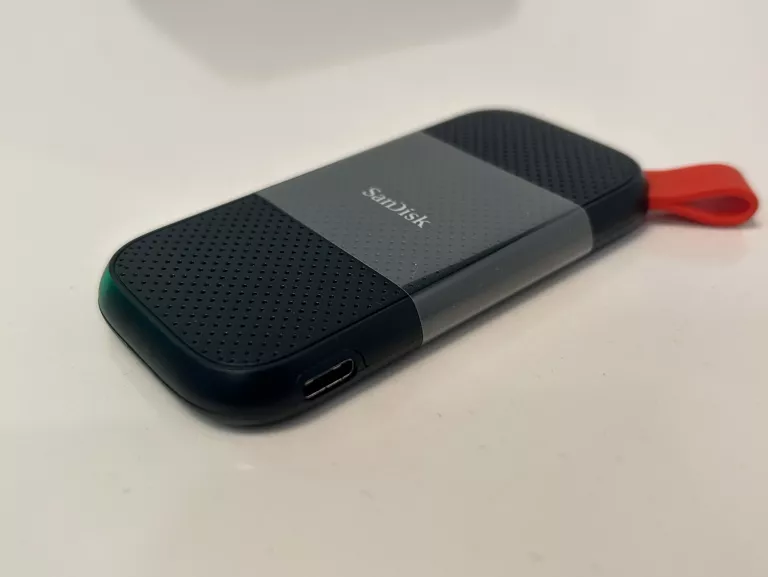 DYSK ZEWNĘTRZNY SANDISK PORTABLE SSD 1TB ETUI