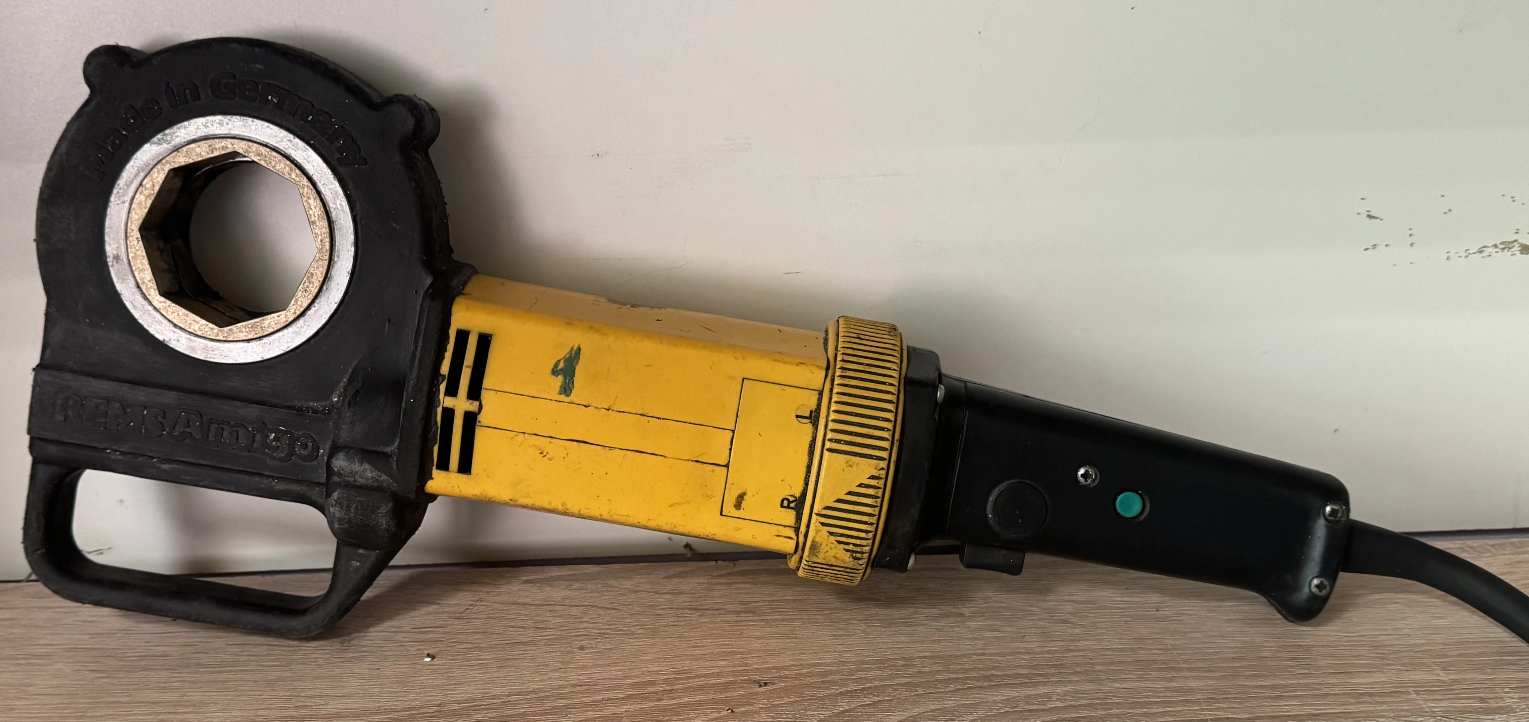 zaciskarka-sieciowa-amigo-rems-z-kompletem-szczek-i-walizka-product-id-4b8cde6c-ccb9-47ef-b8d4-11ee8929db34