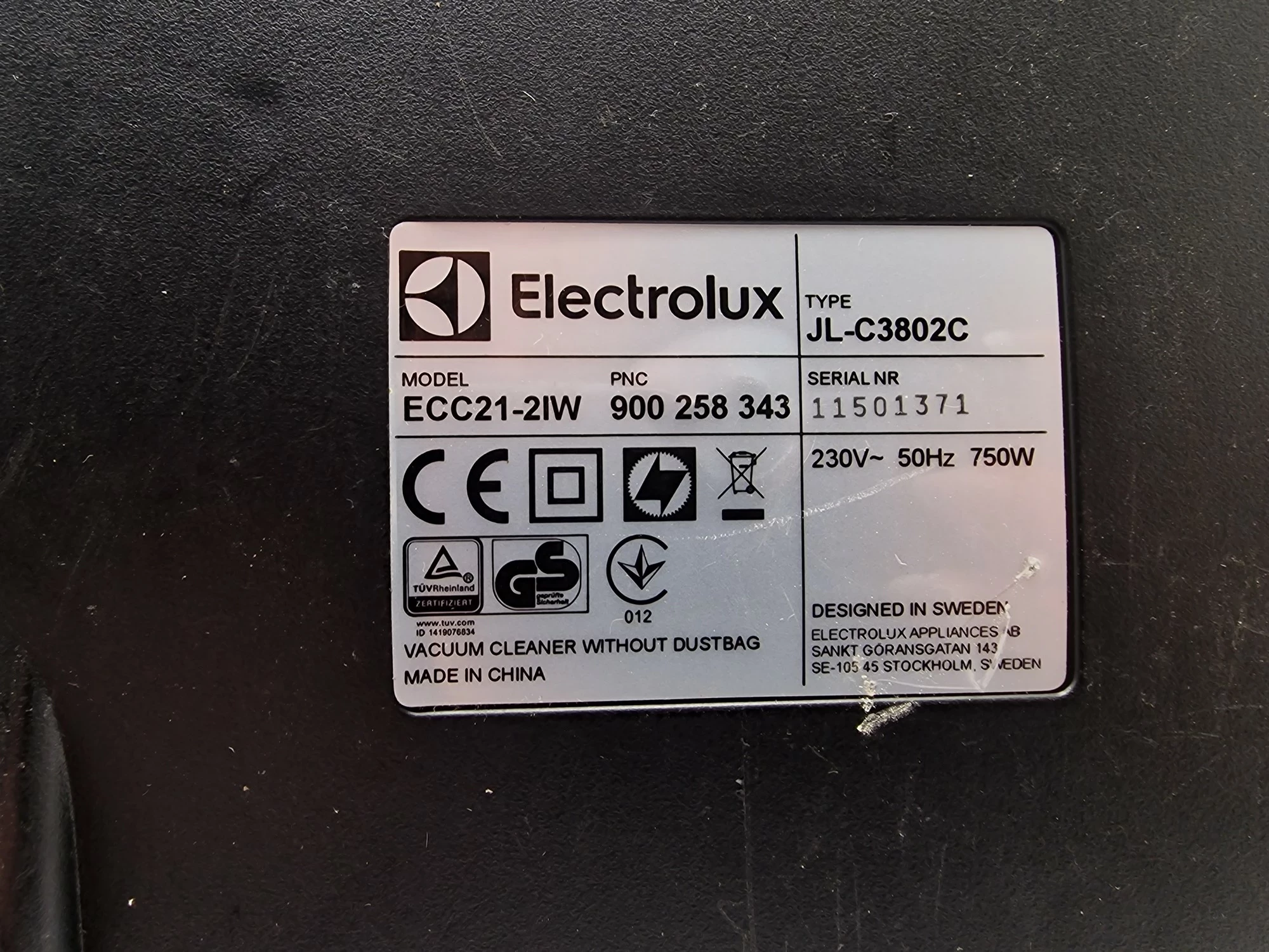 odkurzacz-bezworkowy-electrolux-jl-c3802c-model-ec41-2sw