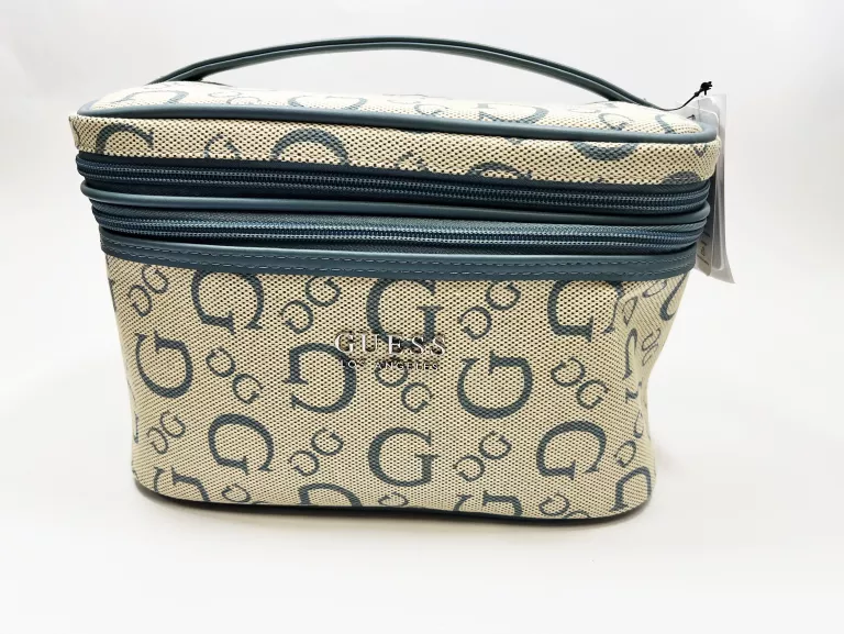 KOSMETYCZKA GUESS LOS ANGELES KUFEREK - PALE DENIM