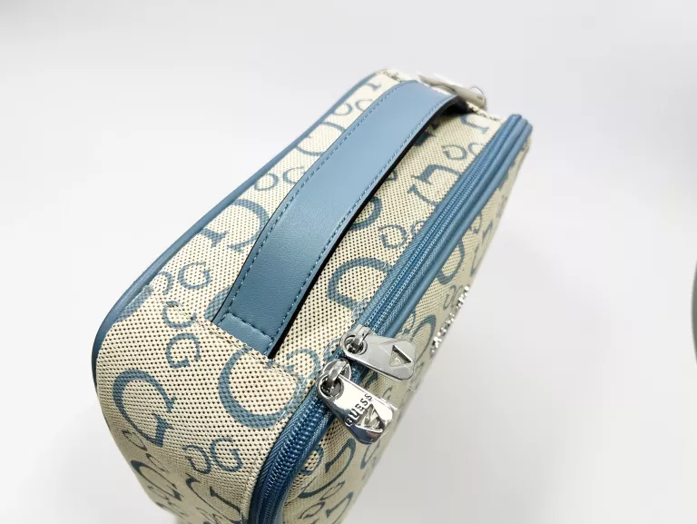 KOSMETYCZKA GUESS LOS ANGELES DUŻA - PALE DENIM