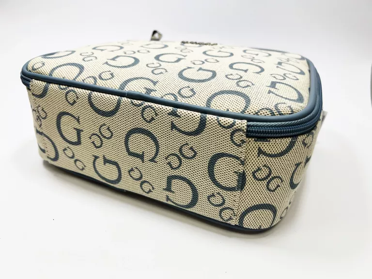 KOSMETYCZKA GUESS LOS ANGELES DUŻA - PALE DENIM