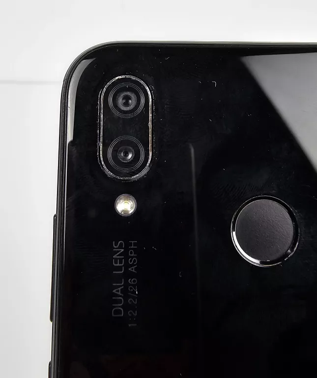 SMARTFON HUAWEI P20 LITE 4 GB / 64 GB 4G (LTE)