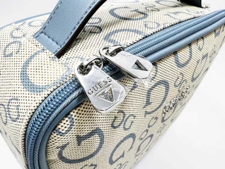 KOSMETYCZKA GUESS LOS ANGELES DUŻA - PALE DENIM