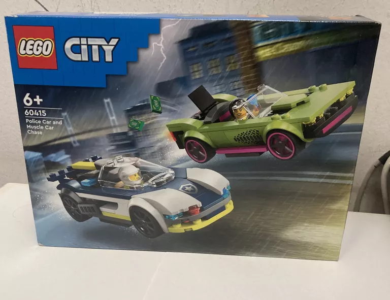 LEGO CITY POŚCIG RADIOWOZU ZA MUSCLE CAREM 60415