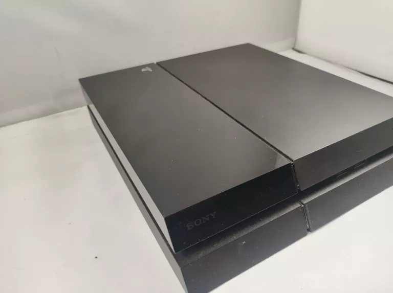 KONSOLA PS4 500GB PAD