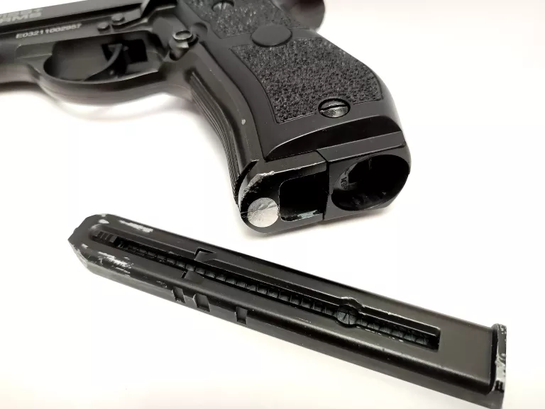 WIATRÓWKA CYBERGUN SWISS ARMS P84 FULL METAL 4,5 MM