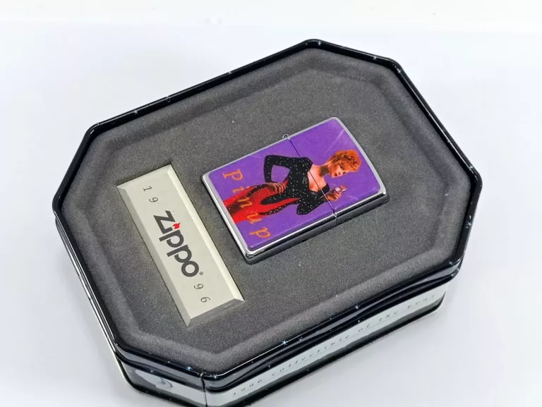 ZAPALNICZKA ZIPO PINUP