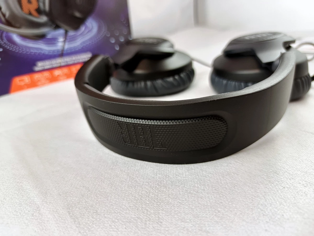 sluchawki-przewodowe-z-mikrofonem-jbl-quantum-100-nauszne-marka-248811-974486