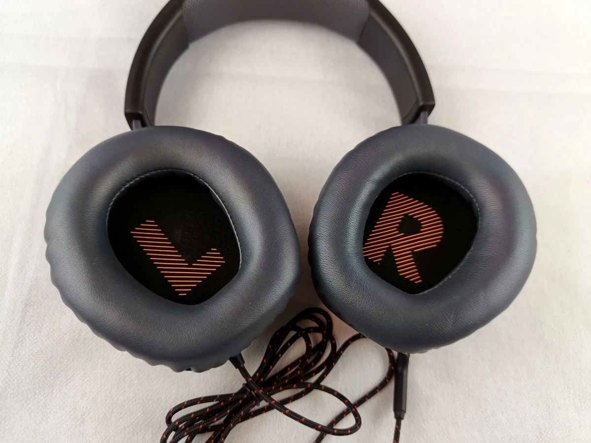 sluchawki-przewodowe-z-mikrofonem-jbl-quantum-100-nauszne-stan-11323-2