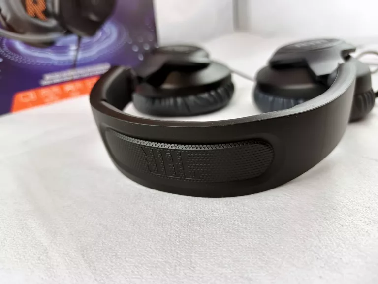 sluchawki-przewodowe-z-mikrofonem-jbl-quantum-100-nauszne-marka-248811-974486