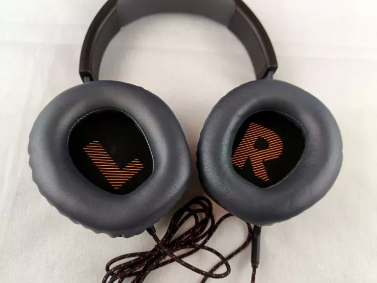 sluchawki-przewodowe-z-mikrofonem-jbl-quantum-100-nauszne-stan-11323-2